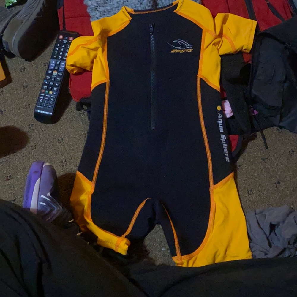 Aqua Sphere stingray size 8 children’s wetsuit